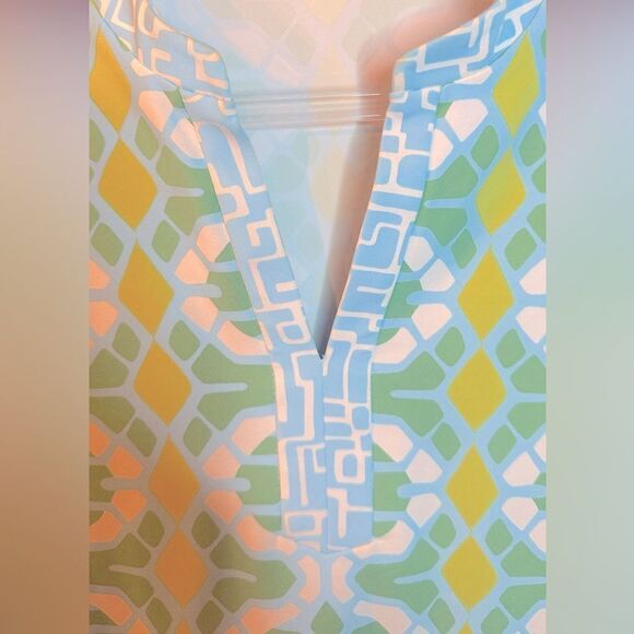 J. McLaughlin Geometric Print V neck Tunic Top - Picture 6 of 6